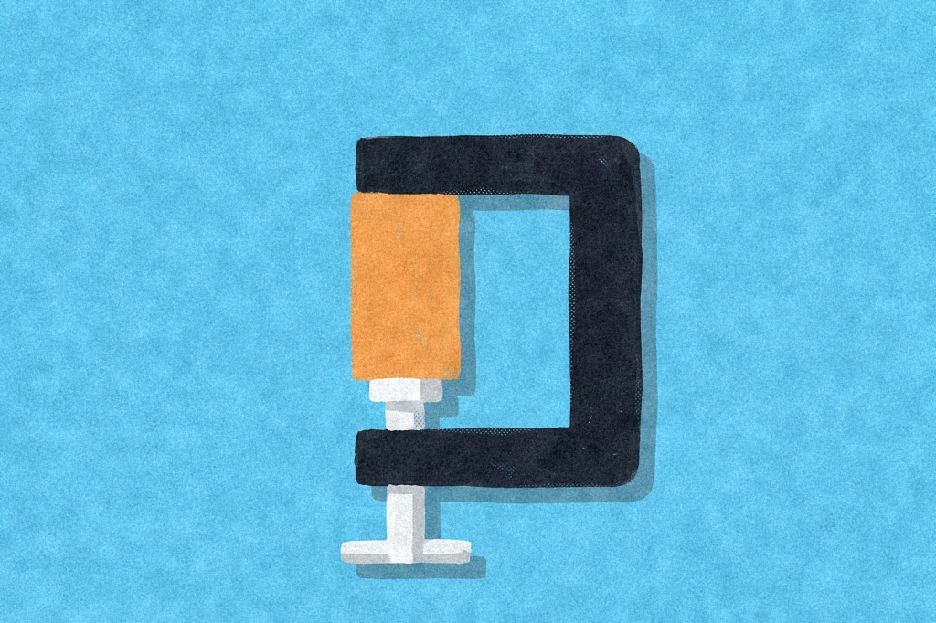 Four growth names off 3.4-3.9% as 10-Year holds 4.72% — editorial illustration